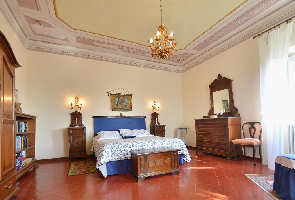 Villa Buonaparte San Miniato Room photo